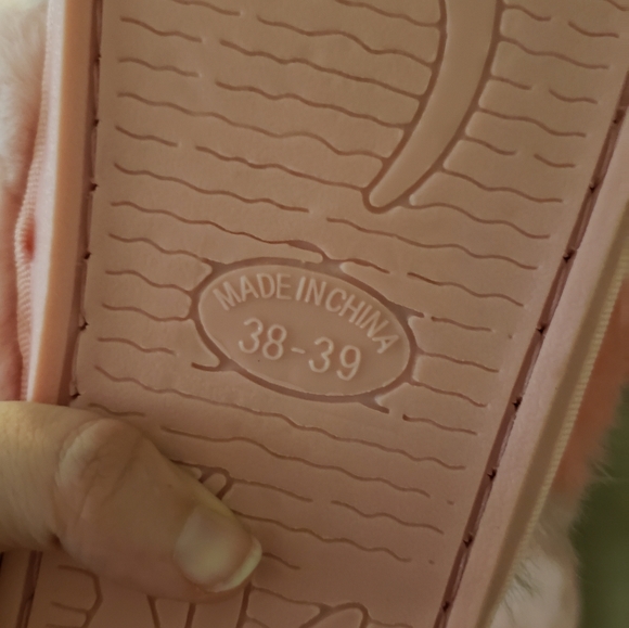 ⭐ HOST PICK ⭐ Pink fuzzy slippers - Picture 3 of 3